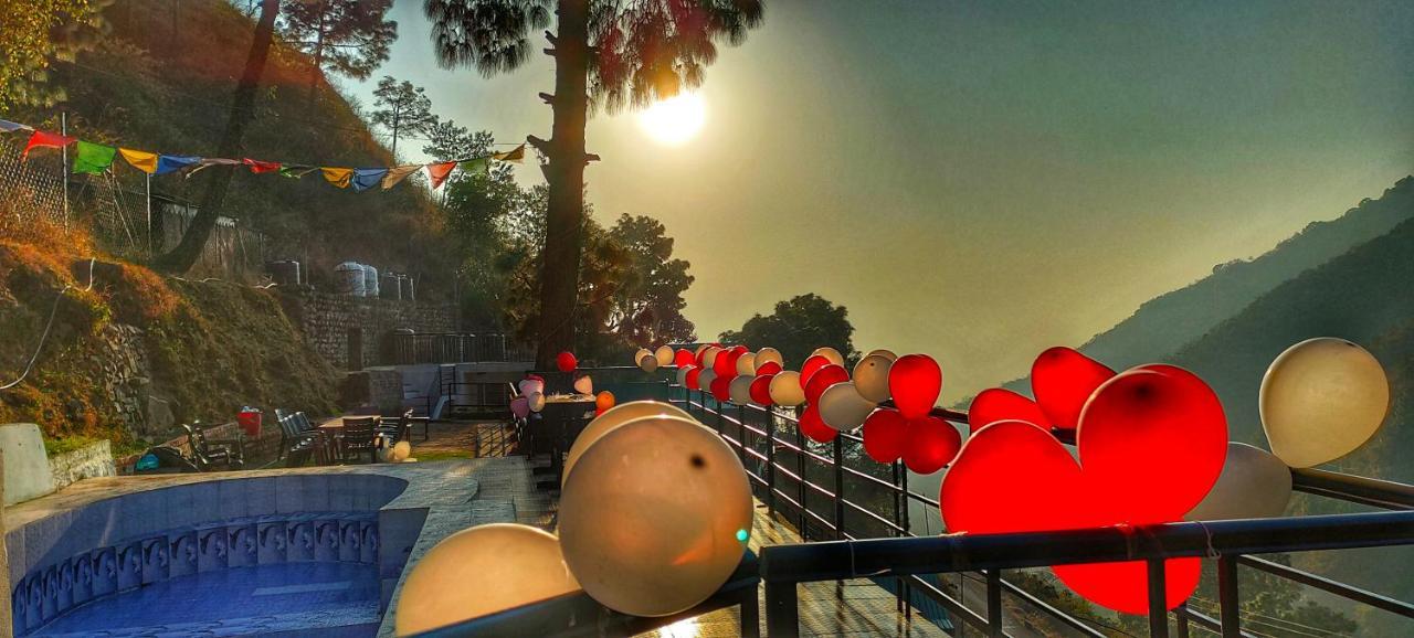 Safarmaina Resort Kasauli Exterior foto